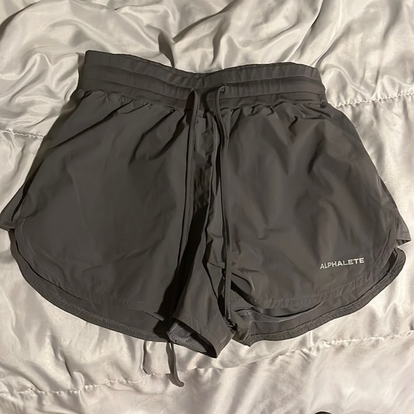 Alphalete Pants - Alphalete Running shorts